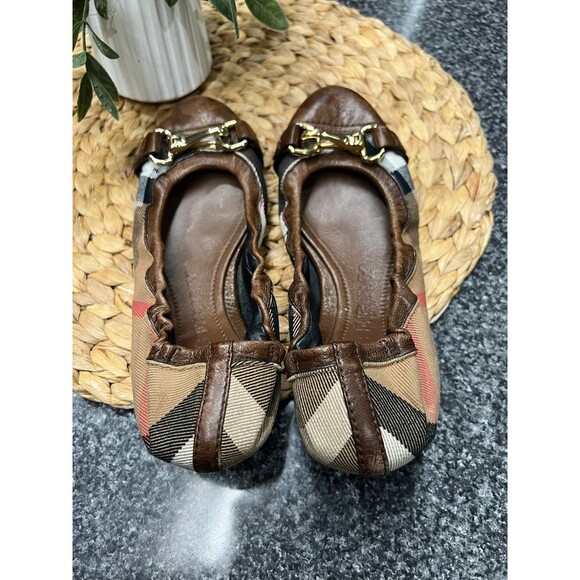 authentic Burberry London Signature Plaid Print - Picture 3 of 8